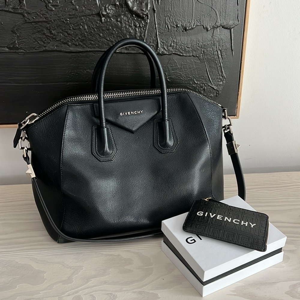 SOLD🌸 Givenchy Antigona Leather Satchel